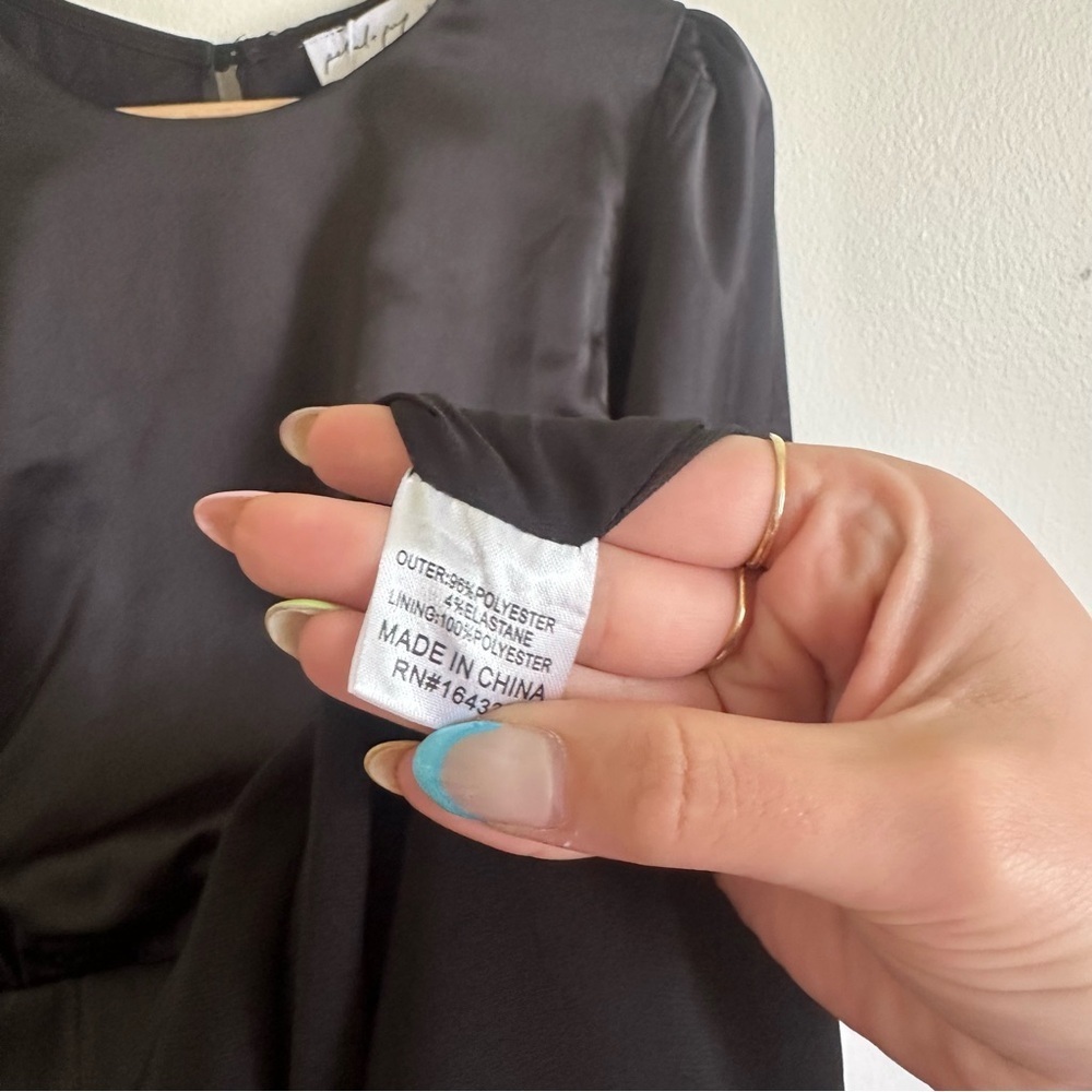 Petal and Pup NWT OPAL DRESS - BLACK SIZE 8
Sold out style! - Picture 7 of 8